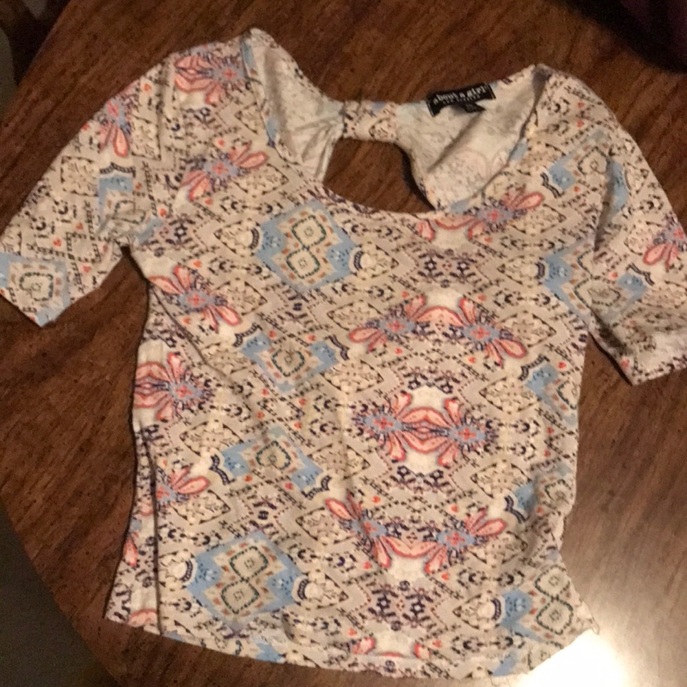 Women’s patterned tee with open back.
